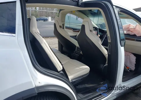 2017 Tesla Model X 100D/75D/90D z USA, uszkodzony, nr VIN 5YJXCDE26HF065732